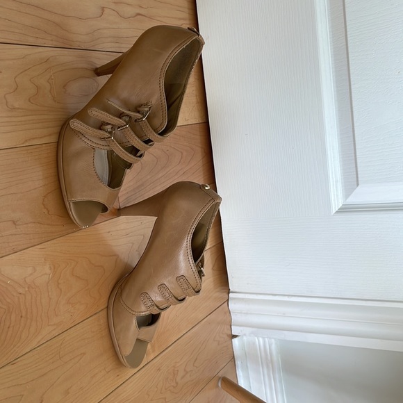 Pegabo strappy peep toe heels - Picture 2 of 3